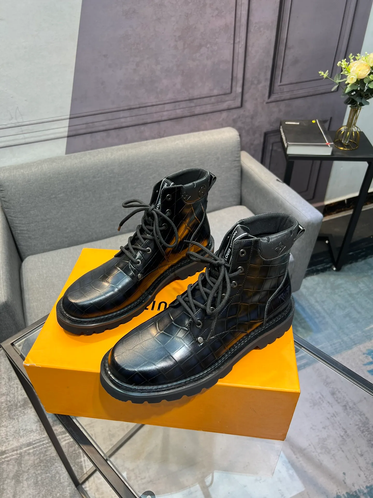 Men's shoes 💰900 L Home - the latest LV men's business casual boots, luxury and nobility are a must, all made of imported original first-layer cowhide, just to create a more comfortable wearing experience, ➕top imported water-dyed full cow lining, original high wear-resistant outsole! 👏👏 Size: Male 39-44; (38 45 46 customized)